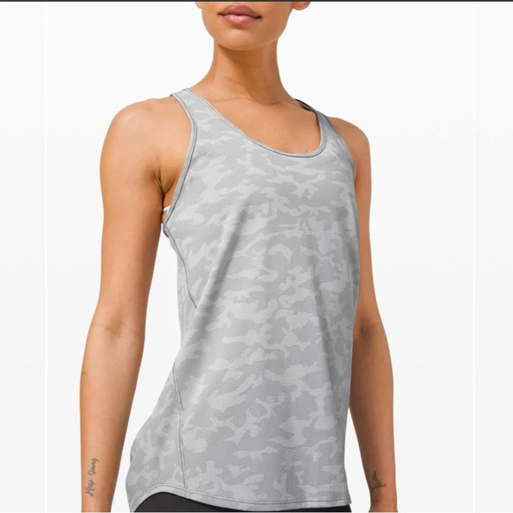 Lululemon pleated essential tank - Picture 3 of 5
